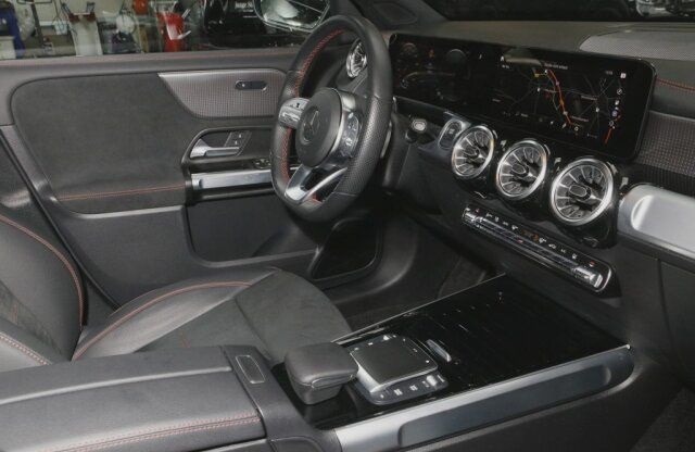 Mercedes-Benz EQB 00 4Matic = AMG Line= Night Package Гаранция, снимка 5 - Автомобили и джипове - 45285832