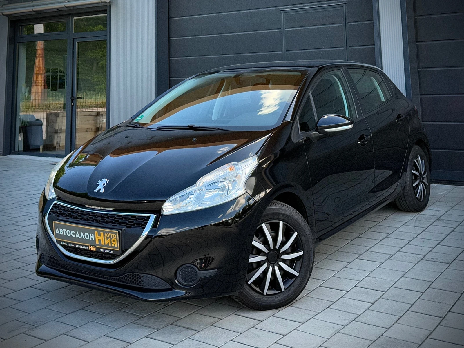 Peugeot 208 1.2i * NAVI* Сервизна История* , снимка 1