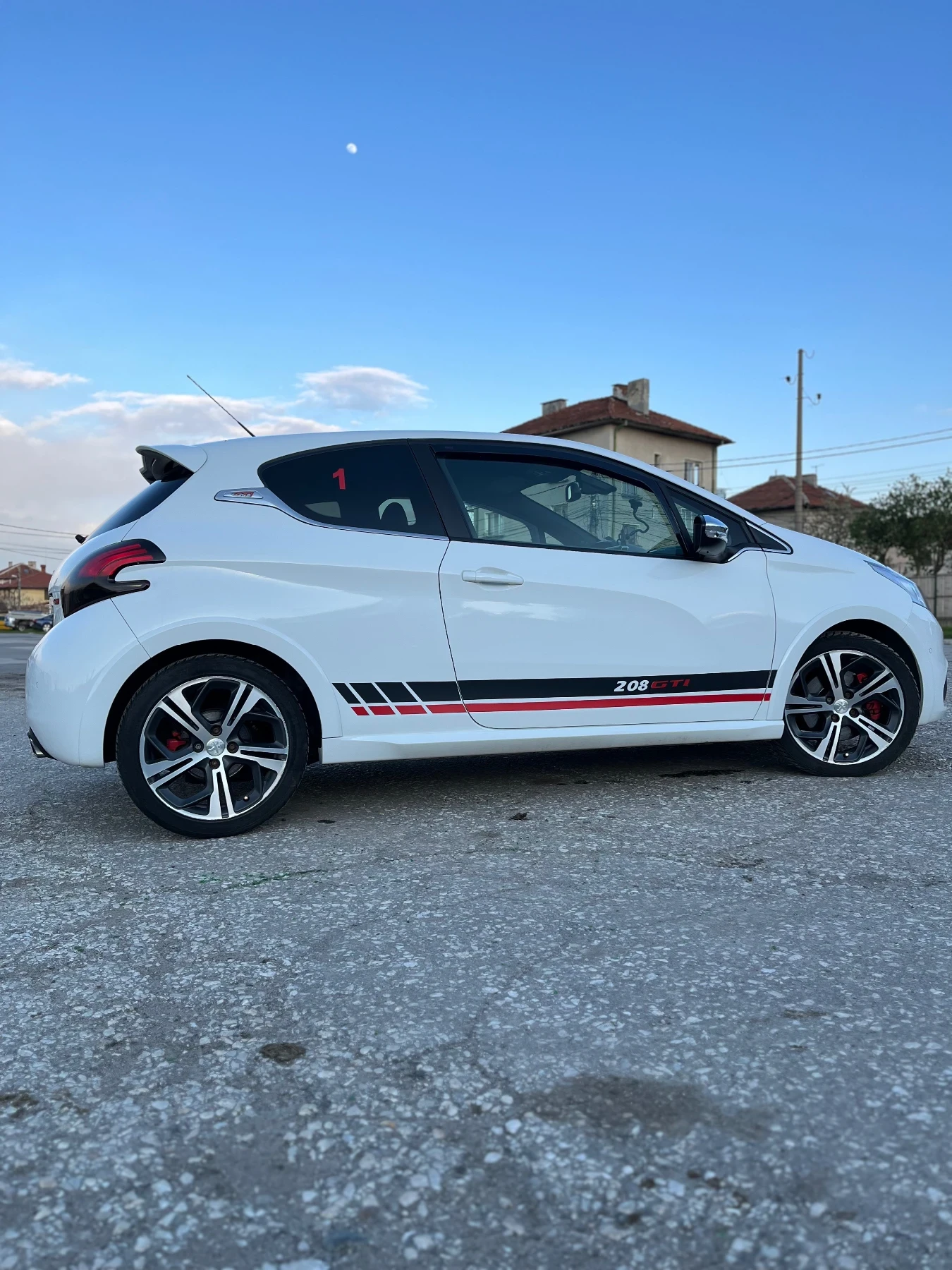 Peugeot 208 GTI - изображение 4