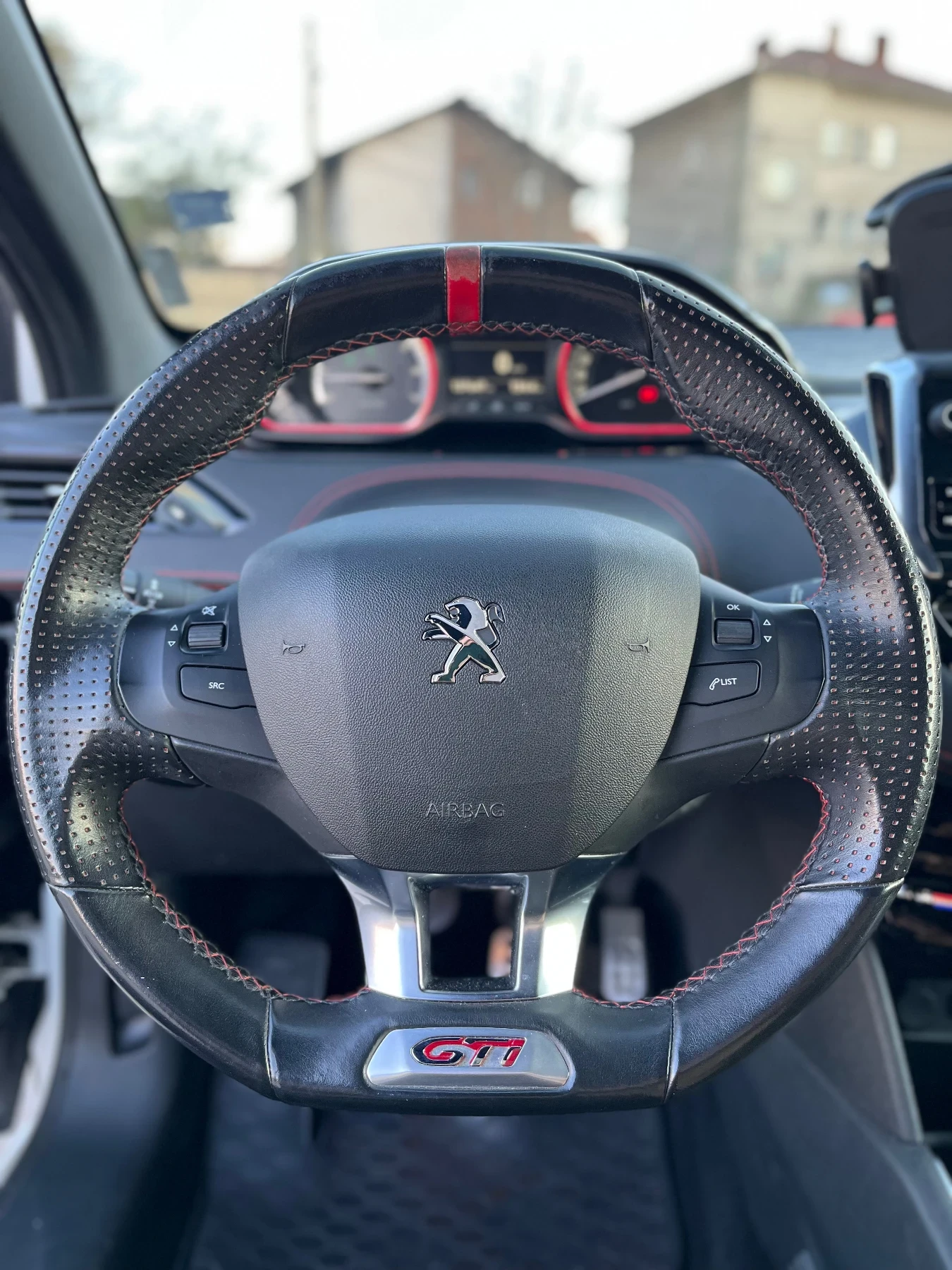 Peugeot 208 GTI - изображение 10