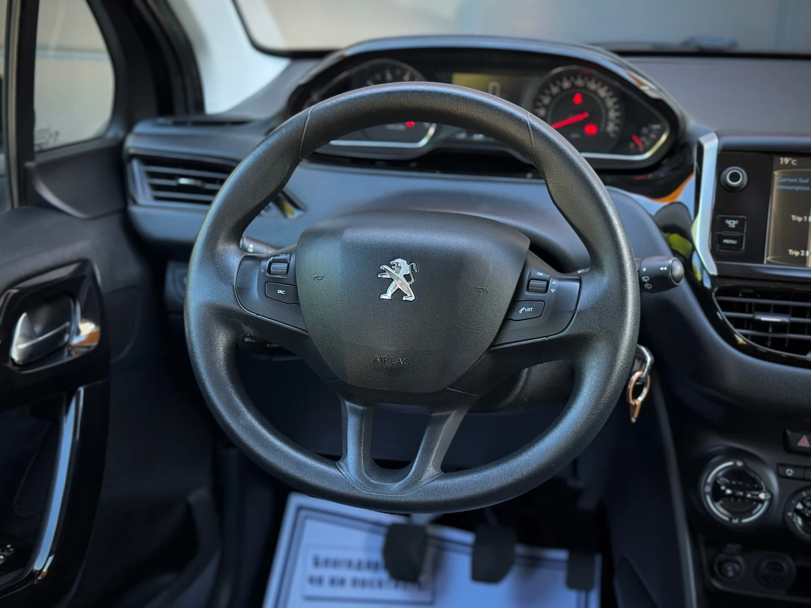 Peugeot 208 1.2i * NAVI* Сервизна История*  - изображение 9