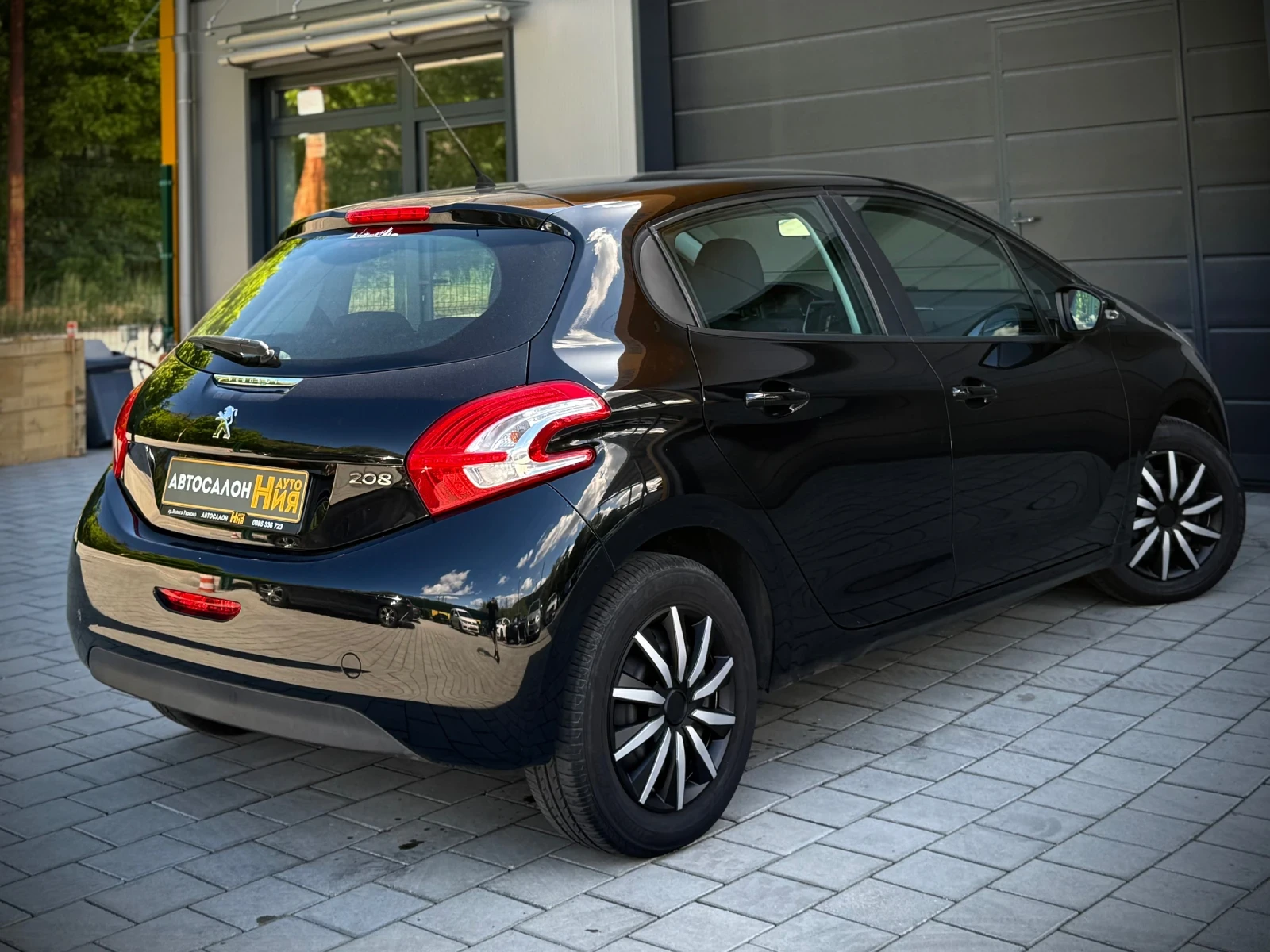 Peugeot 208 1.2i * NAVI* Сервизна История*  - изображение 6