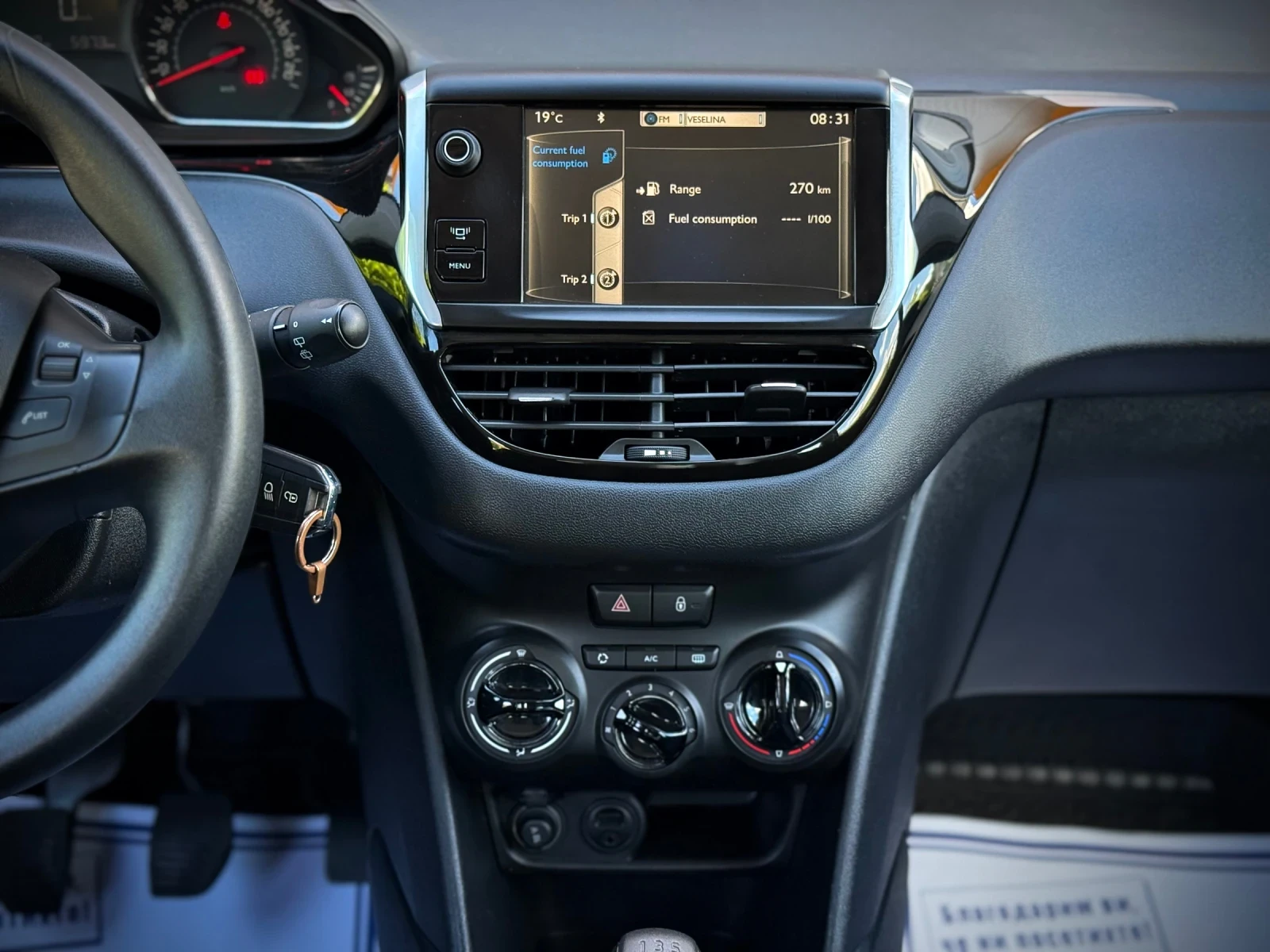 Peugeot 208 1.2i * NAVI* Сервизна История*  - изображение 10