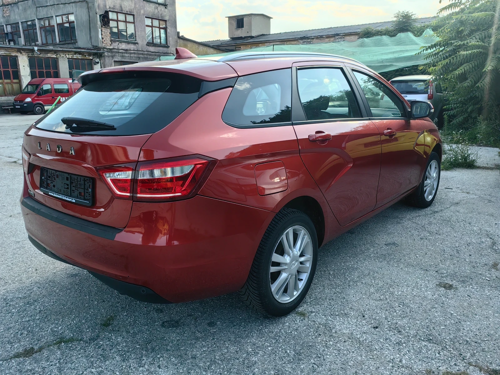 Lada Vesta 1.6 Бензин 102 кс, Евро 6, Комби  - изображение 8
