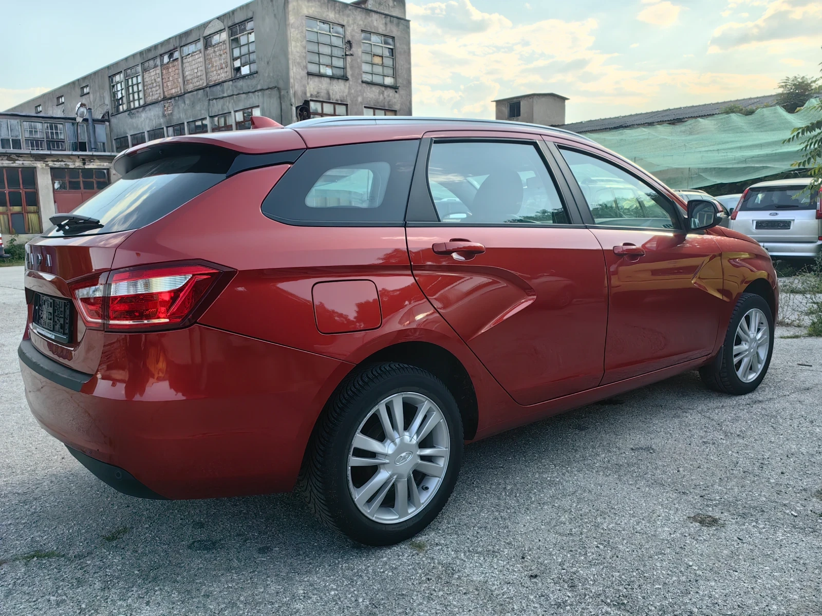 Lada Vesta 1.6 Бензин 102 кс, Евро 6, Комби  - изображение 7