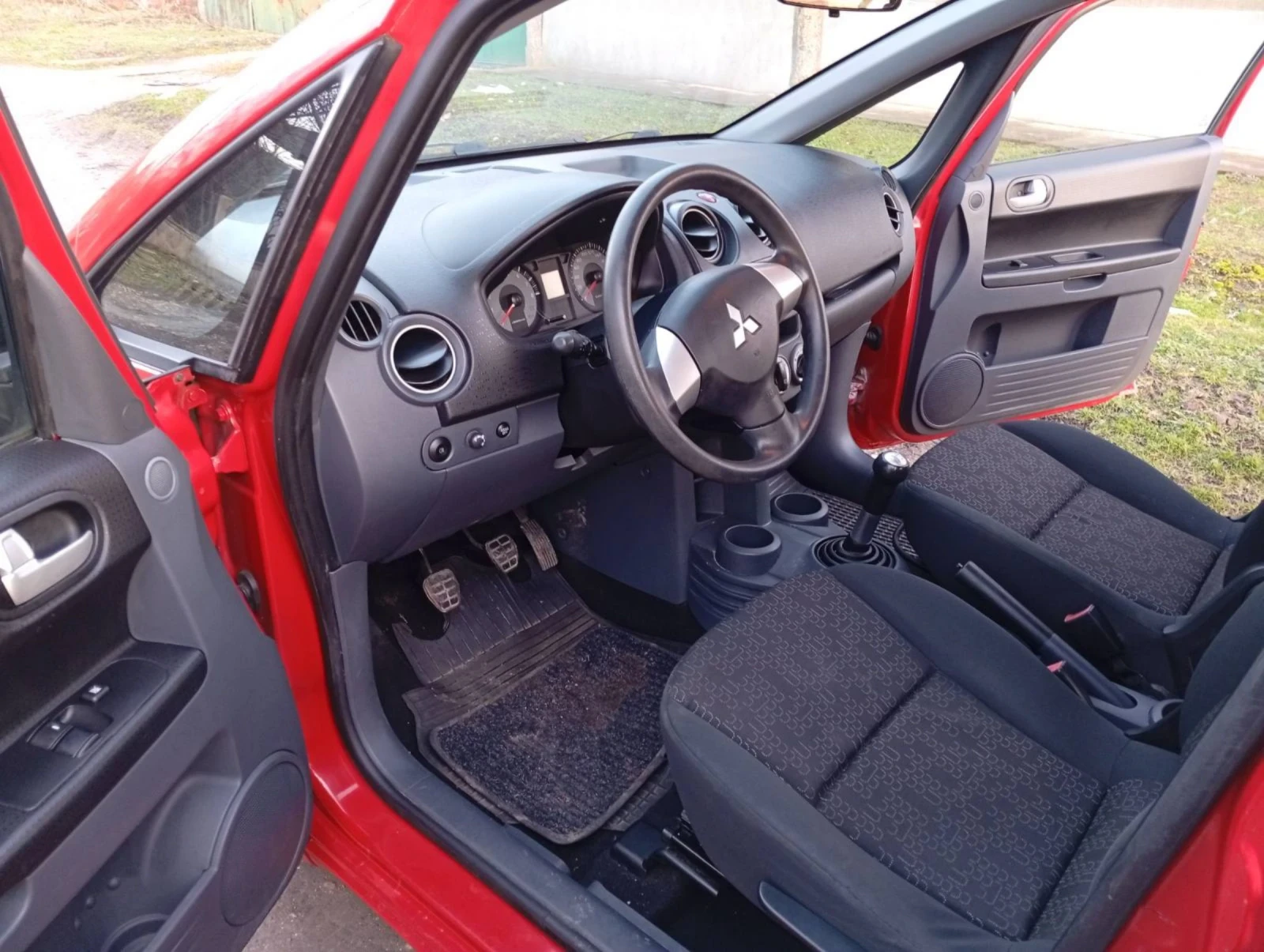 Mitsubishi Colt 1.1i - изображение 9