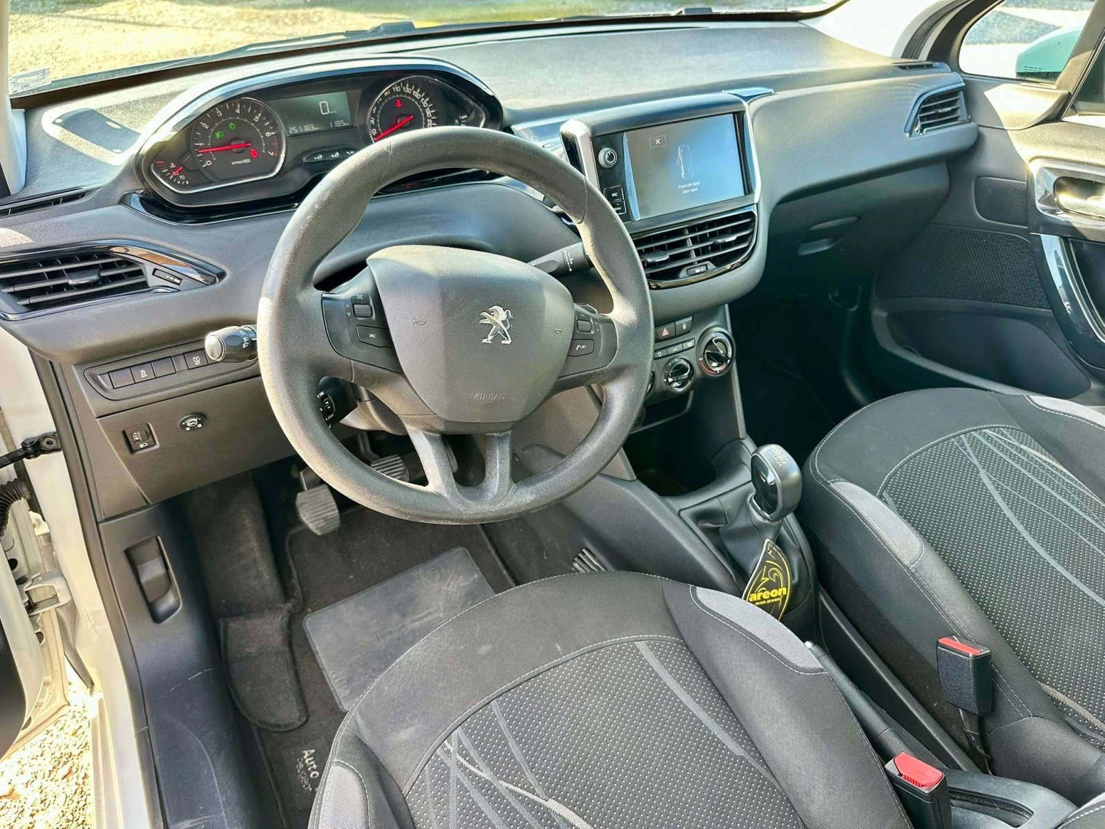 Peugeot 208, снимка 5 - Автомобили и джипове - 53785555