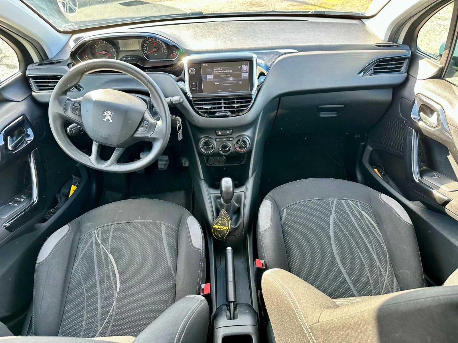 Peugeot 208, снимка 10 - Автомобили и джипове - 53785555