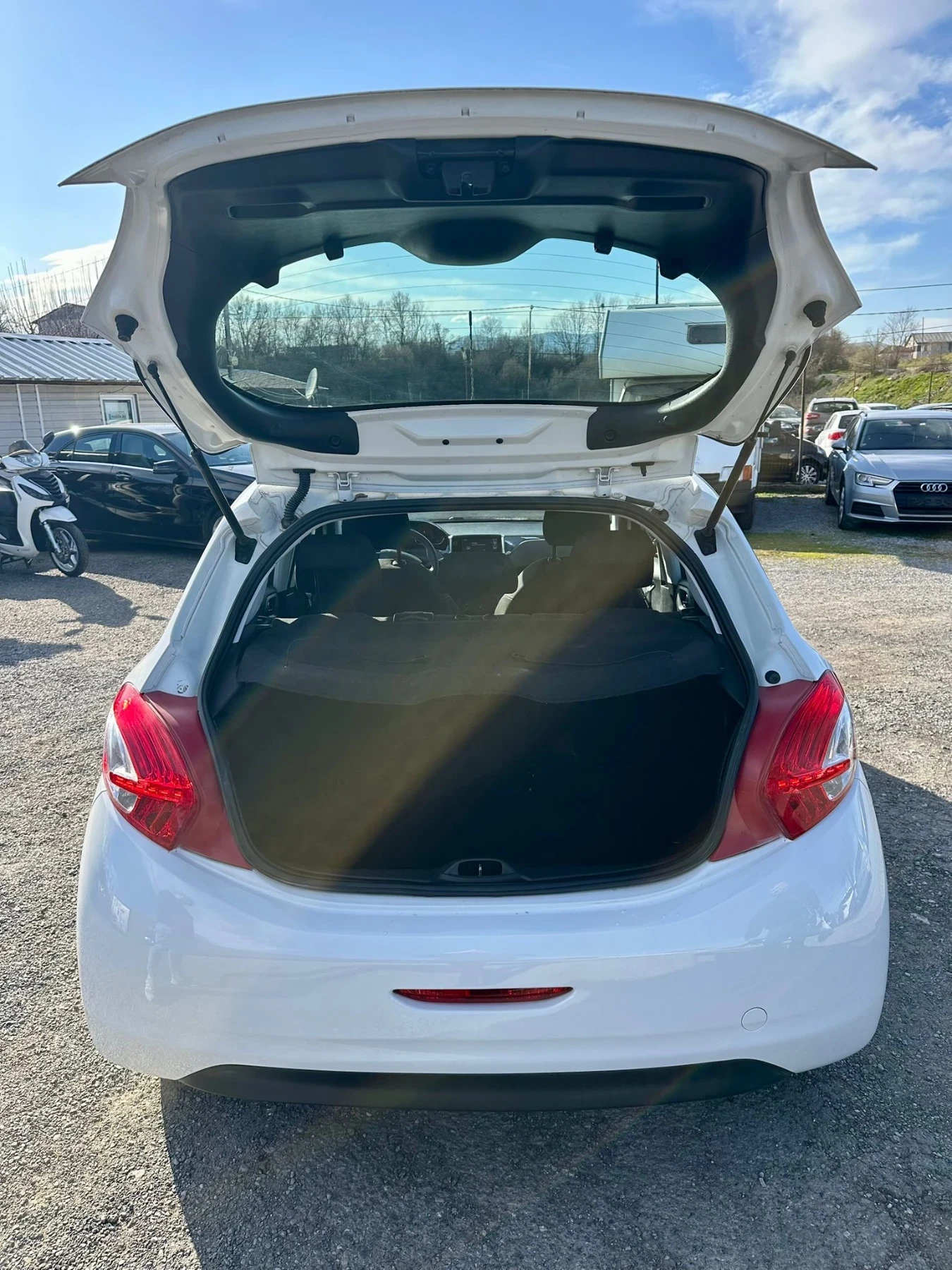 Peugeot 208, снимка 3 - Автомобили и джипове - 53785555