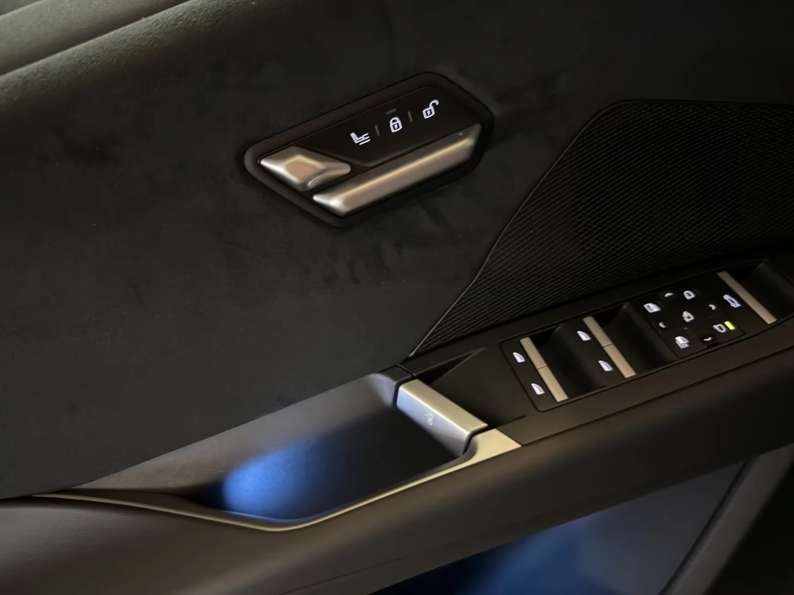 BMW iX3 50/xDrive/NEW MODEL/M-SPORT/ICONIC GLOW/HEADUP/H&K, снимка 8 - Автомобили и джипове - 54043067