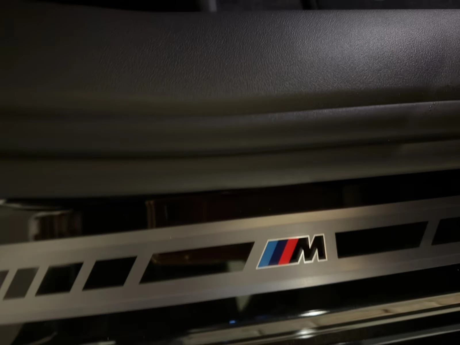 BMW iX3 50/xDrive/NEW MODEL/M-SPORT/ICONIC GLOW/HEADUP/H&K, снимка 9 - Автомобили и джипове - 54043067