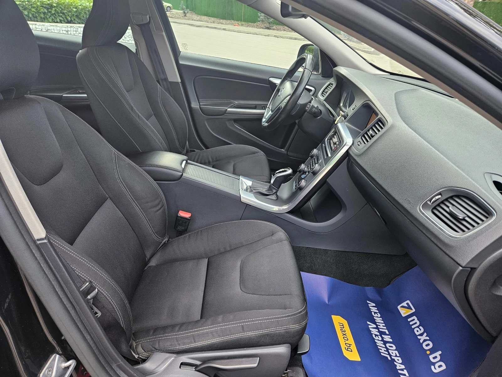 Volvo V60 2.0 119хил км ПЕРФЕКТНО , снимка 12 - Автомобили и джипове - 54045341