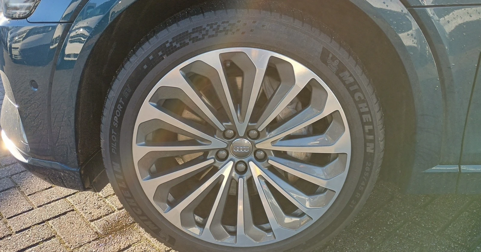 Audi E-Tron 55 ГАРАНЦИЯ QUATTRO 95KWH 408КС. ПАНОРАМА КАМЕРИ , снимка 13 - Автомобили и джипове - 54083364