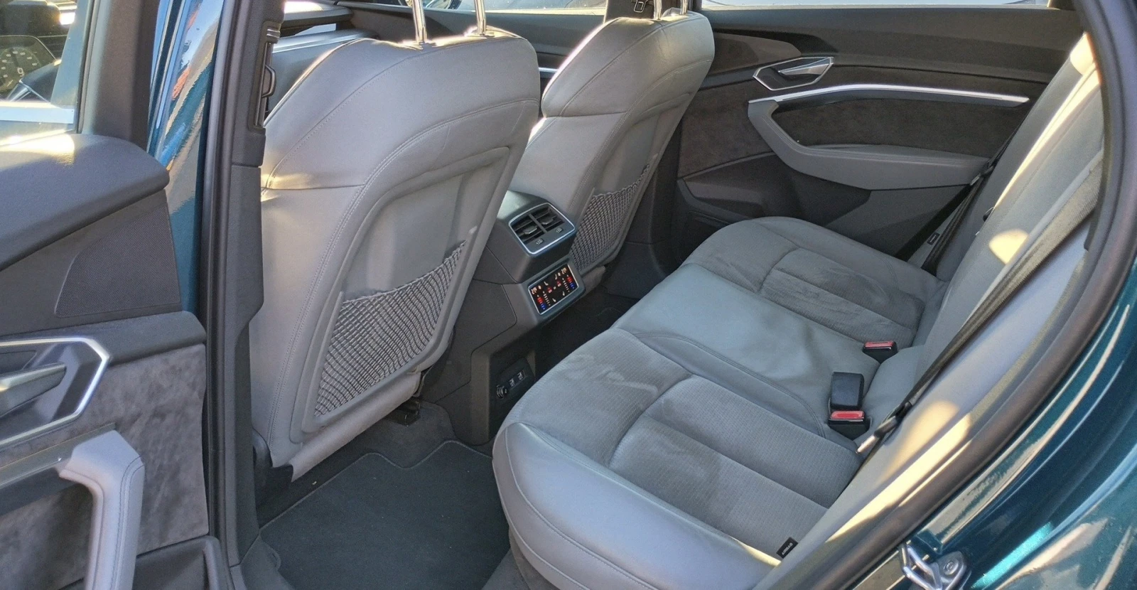 Audi E-Tron 55 ГАРАНЦИЯ QUATTRO 95KWH 408КС. ПАНОРАМА КАМЕРИ , снимка 10 - Автомобили и джипове - 54083364