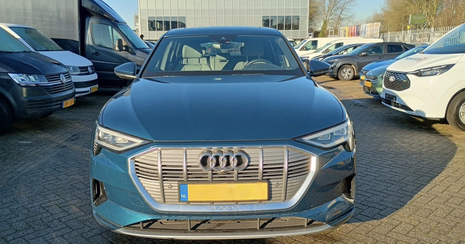 Audi E-Tron 55 ГАРАНЦИЯ QUATTRO 95KWH 408КС. ПАНОРАМА КАМЕРИ , снимка 5 - Автомобили и джипове - 54083364