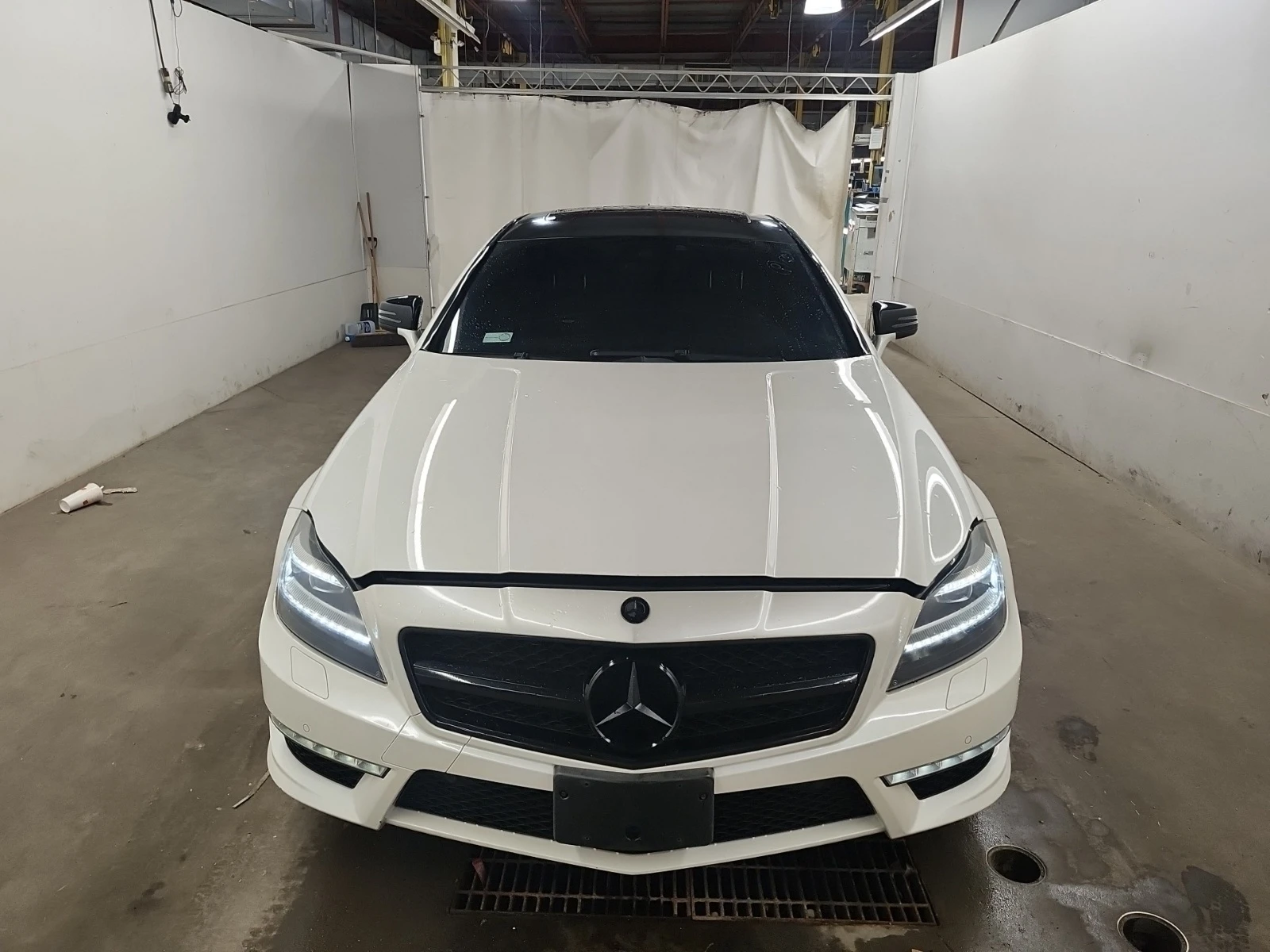 Mercedes-Benz CLS 63 AMG ОБДУХВАНЕ * ДИСТРОНИК * СЕРВИЗНА ИСТОРИЯ * , снимка 2 - Автомобили и джипове - 54140737