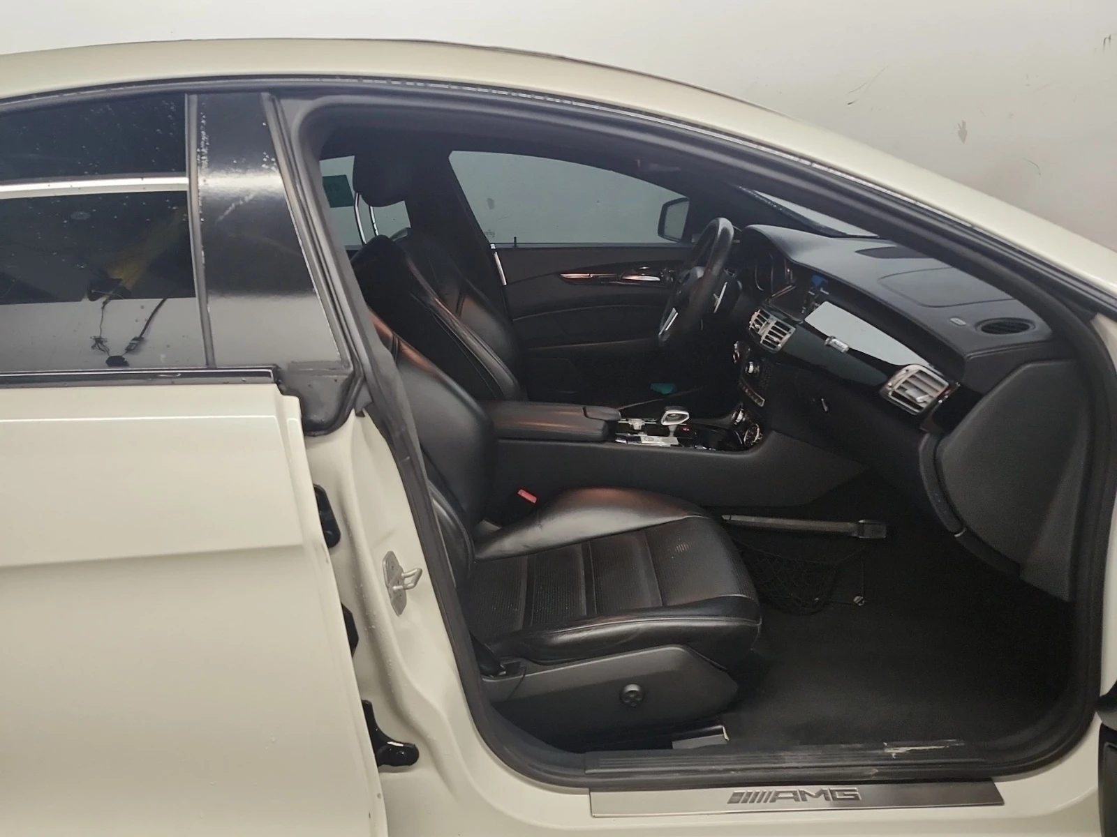 Mercedes-Benz CLS 63 AMG ОБДУХВАНЕ * ДИСТРОНИК * СЕРВИЗНА ИСТОРИЯ * , снимка 12 - Автомобили и джипове - 54140737