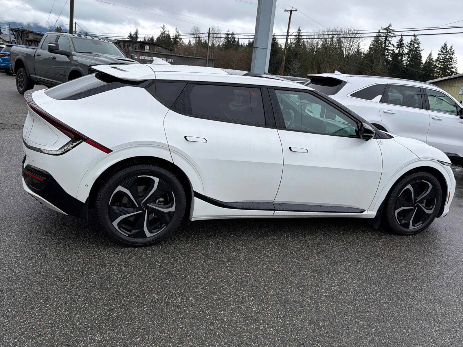 Kia EV6 LONG RANGE W/GT-LINE PKG 2* Pano* 360view* Обдухва, снимка 3 - Автомобили и джипове - 54219582