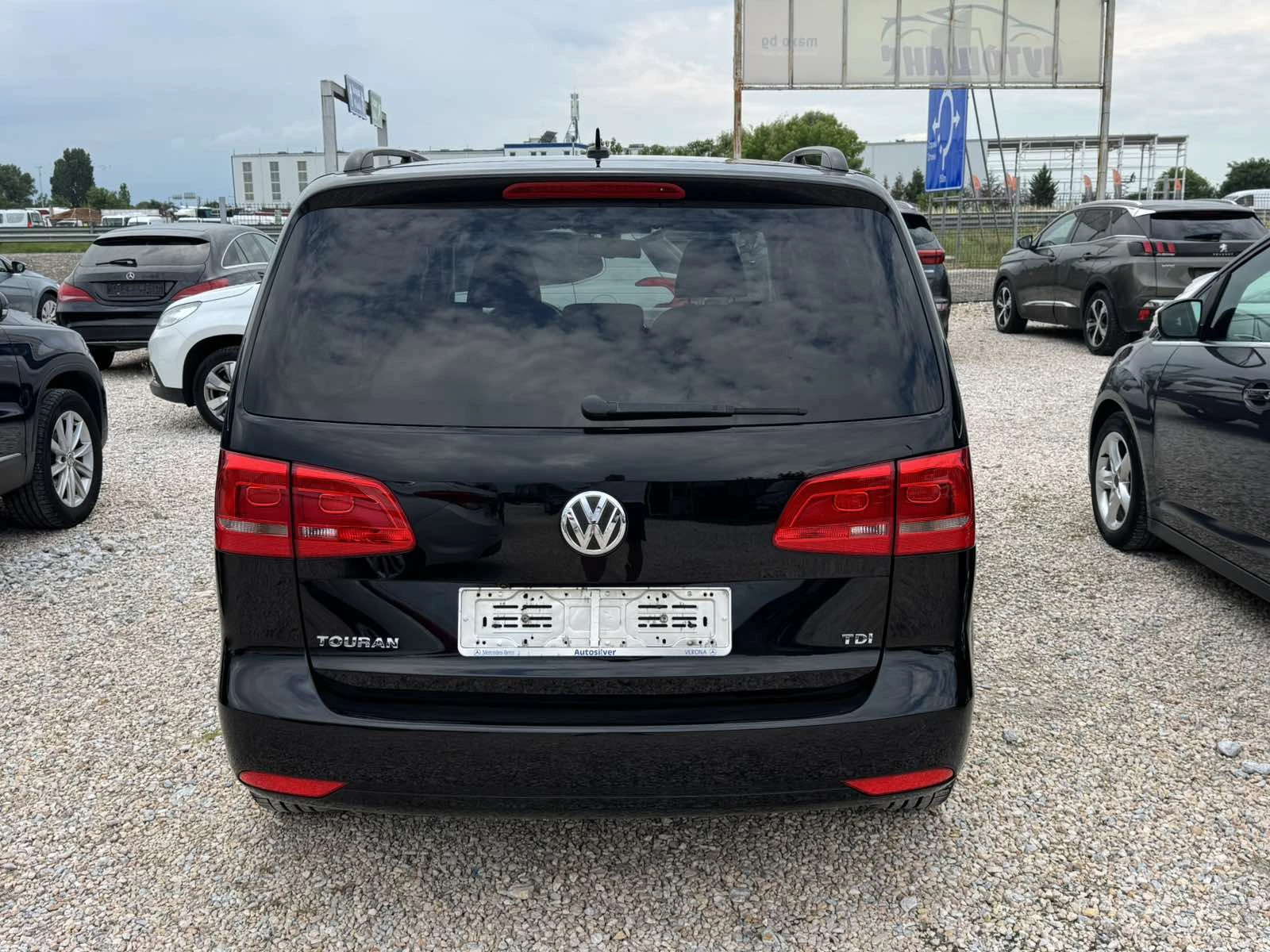 VW Touran 1.6TDI, снимка 5 - Автомобили и джипове - 54944762