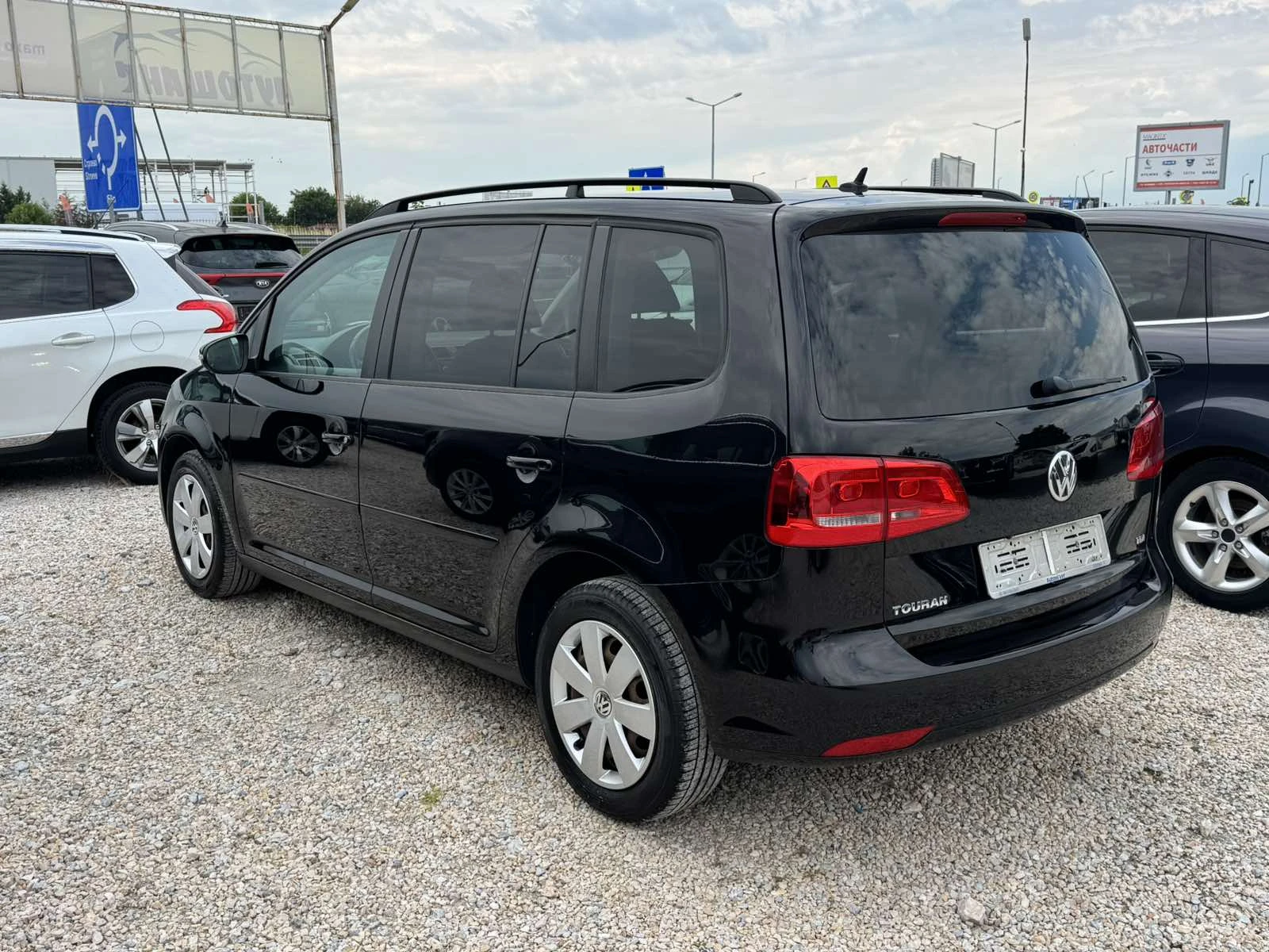 VW Touran 1.6TDI, снимка 6 - Автомобили и джипове - 54944762