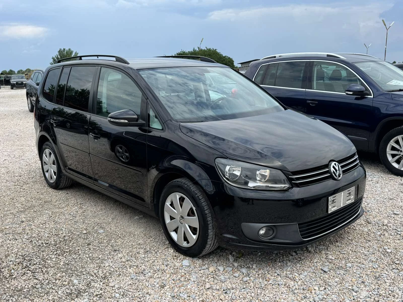VW Touran 1.6TDI, снимка 3 - Автомобили и джипове - 54944762