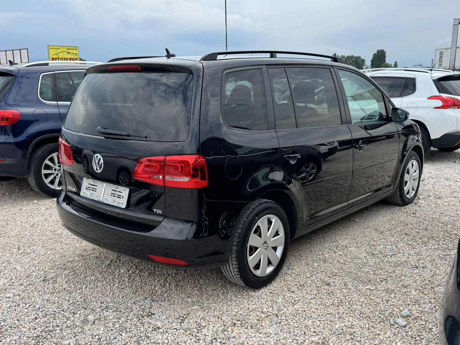 VW Touran 1.6TDI, снимка 4 - Автомобили и джипове - 54944762