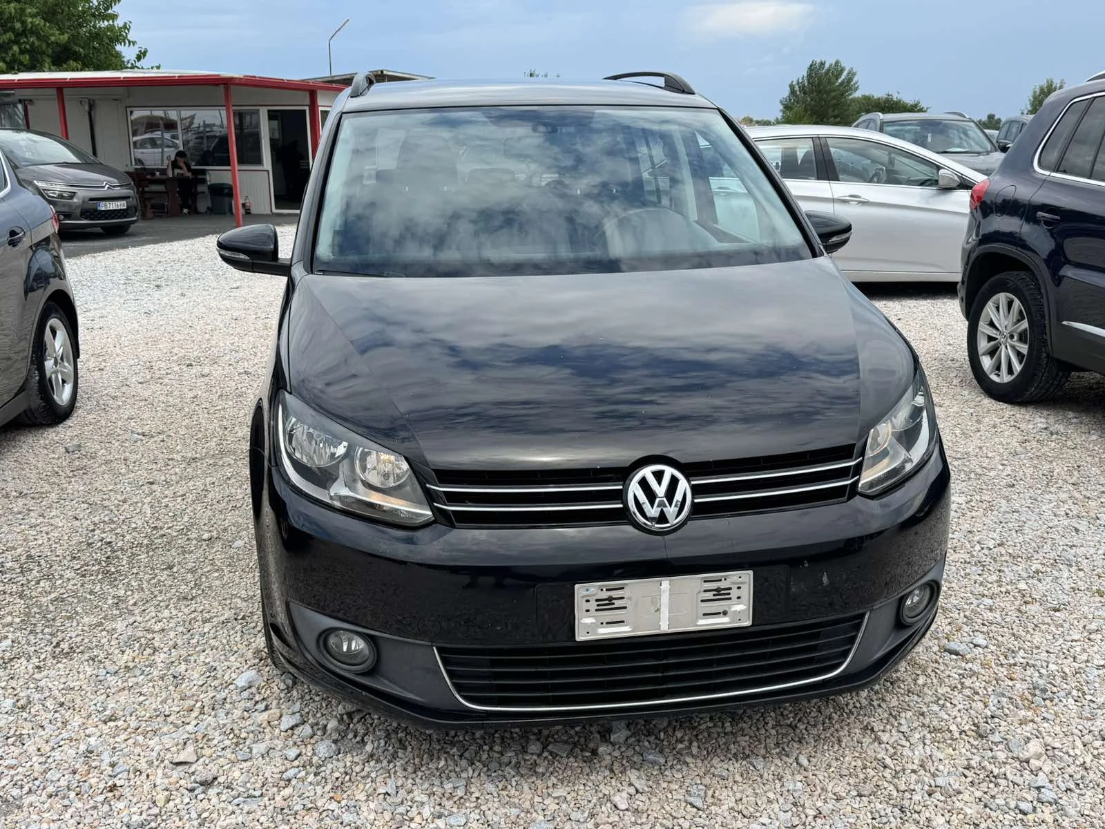 VW Touran 1.6TDI, снимка 2 - Автомобили и джипове - 54944762