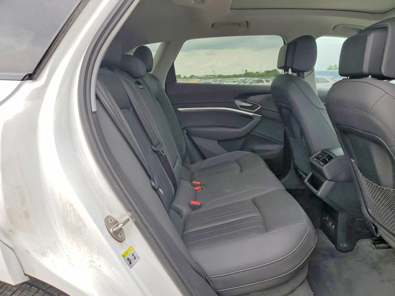 Audi E-Tron Premium, снимка 11 - Автомобили и джипове - 55534804