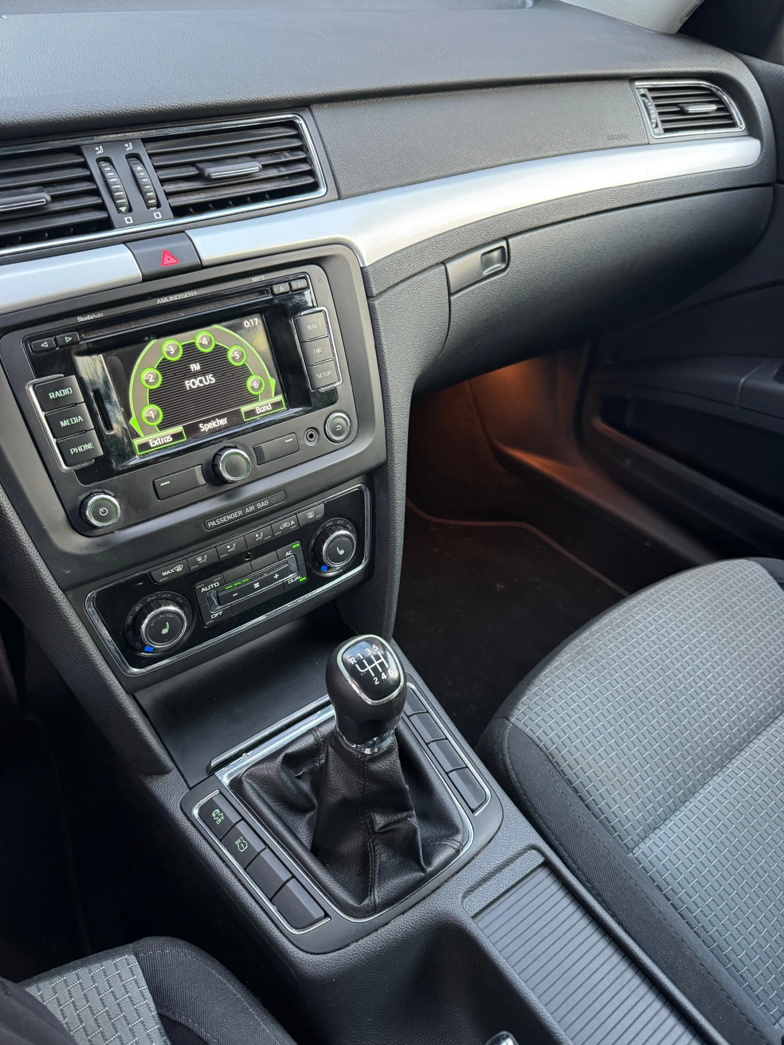 Skoda Superb 2.0 TDI , снимка 13 - Автомобили и джипове - 56075444