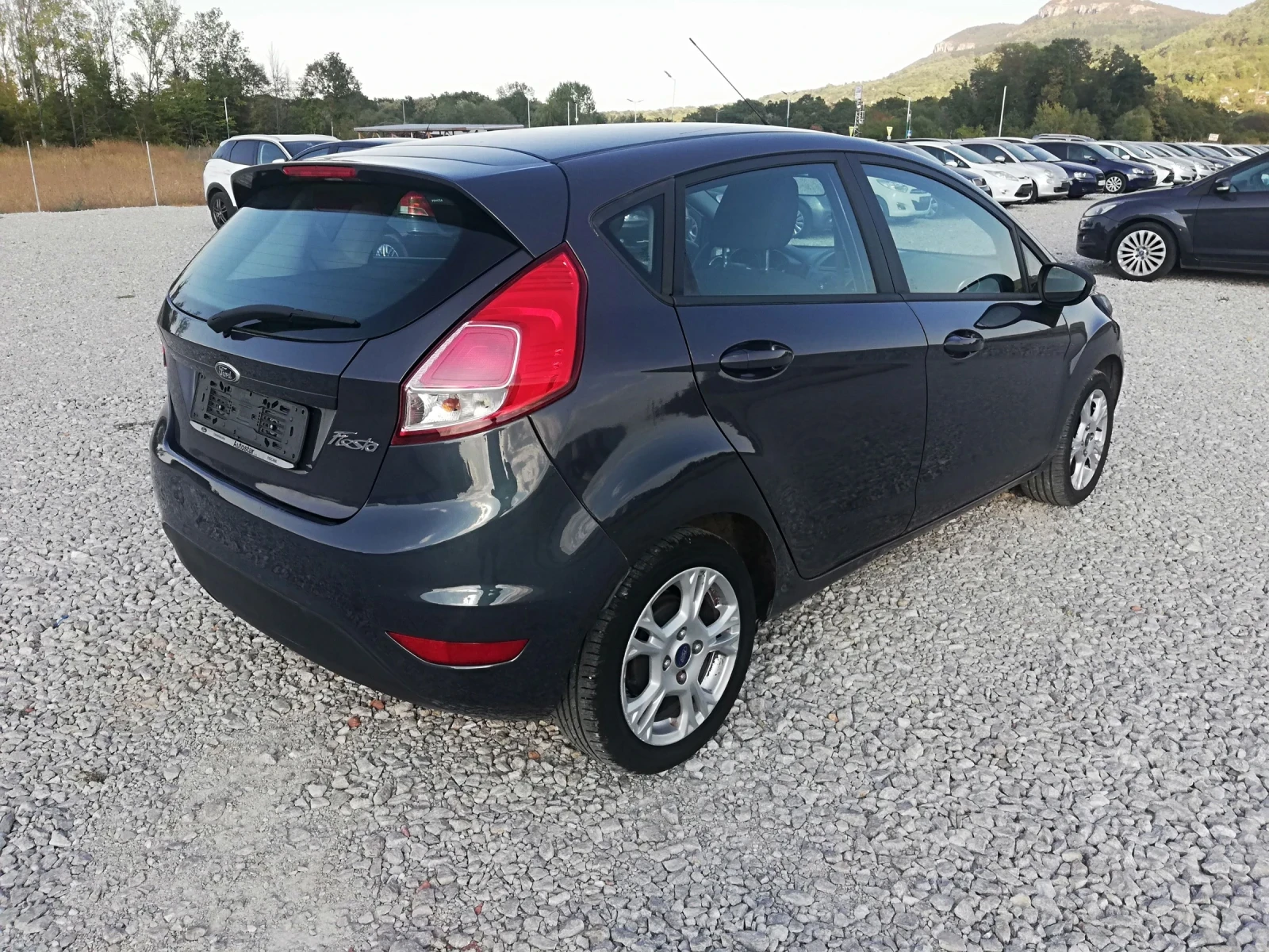 Ford Fiesta 1.2i kli italia, снимка 6 - Автомобили и джипове - 56136285