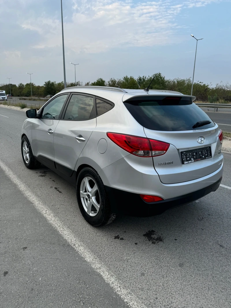 Hyundai IX35 2.0, снимка 5 - Автомобили и джипове - 47508142