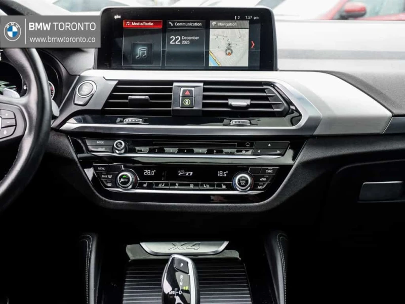 BMW X4 * xDrive30i M Sport/Pano Roof/CarPlay/HeatedSteeri, снимка 13 - Автомобили и джипове - 53512622