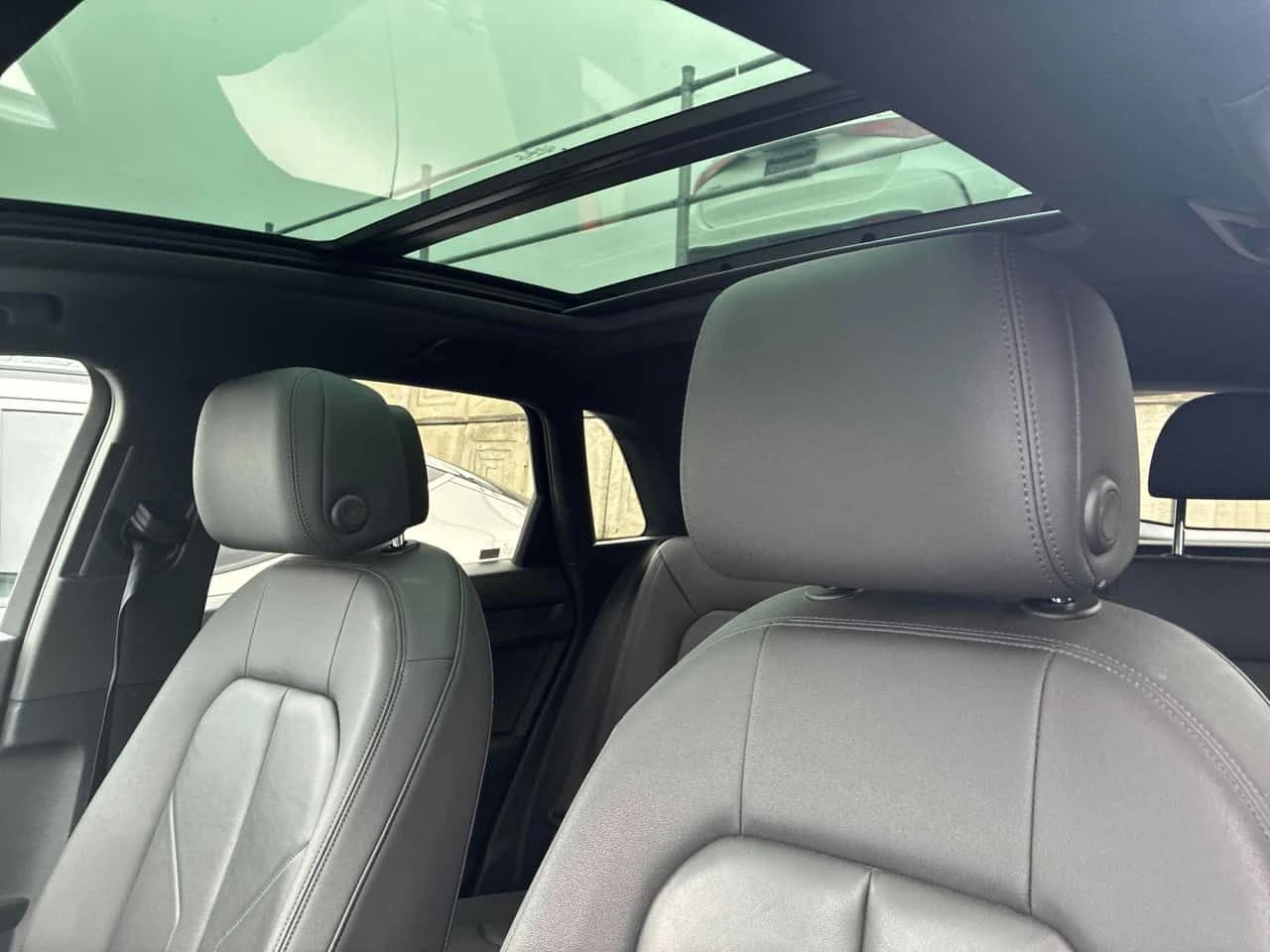 Audi Q3 * 45 TFSI quattro * ГЛАВНО ПРЕДСТАВИТЕЛСТВО* , снимка 10 - Автомобили и джипове - 54227841