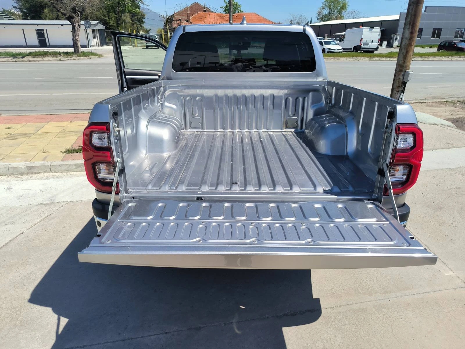 Toyota Hilux 2.4d-400km-Nova-Navi-4x4-Kamera-Keyless-Euro-6E | Mobile.bg � ����������� 11