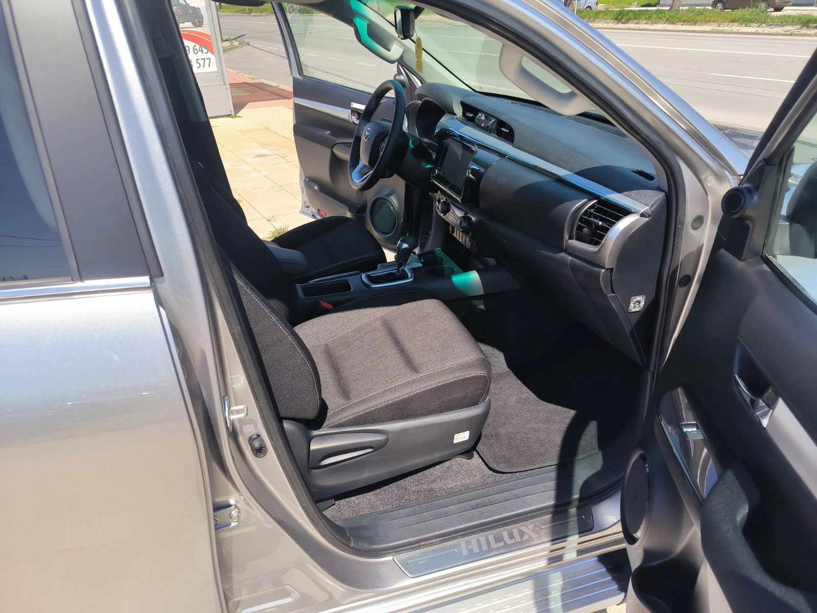 Toyota Hilux 2.4d-400km-Nova-Navi-4x4-Kamera-Keyless-Euro-6E | Mobile.bg � ����������� 17