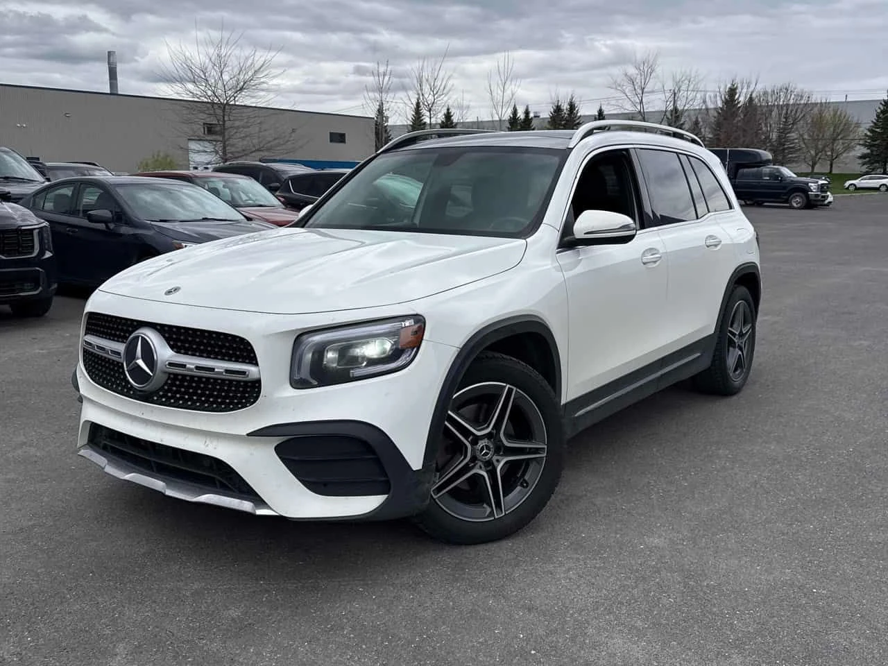 Mercedes-Benz GLB 250 4MATIC AMG-PACK* DISTRONIC* AMBIENTNO* 