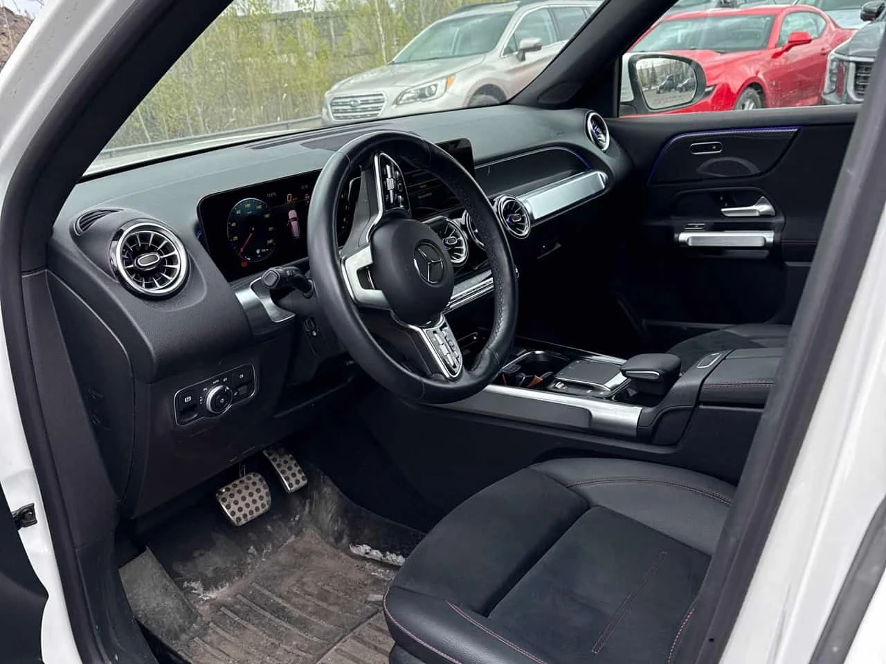 Mercedes-Benz GLB 250 4MATIC AMG-PACK* DISTRONIC* AMBIENTNO* , снимка 5 - Автомобили и джипове - 54479605