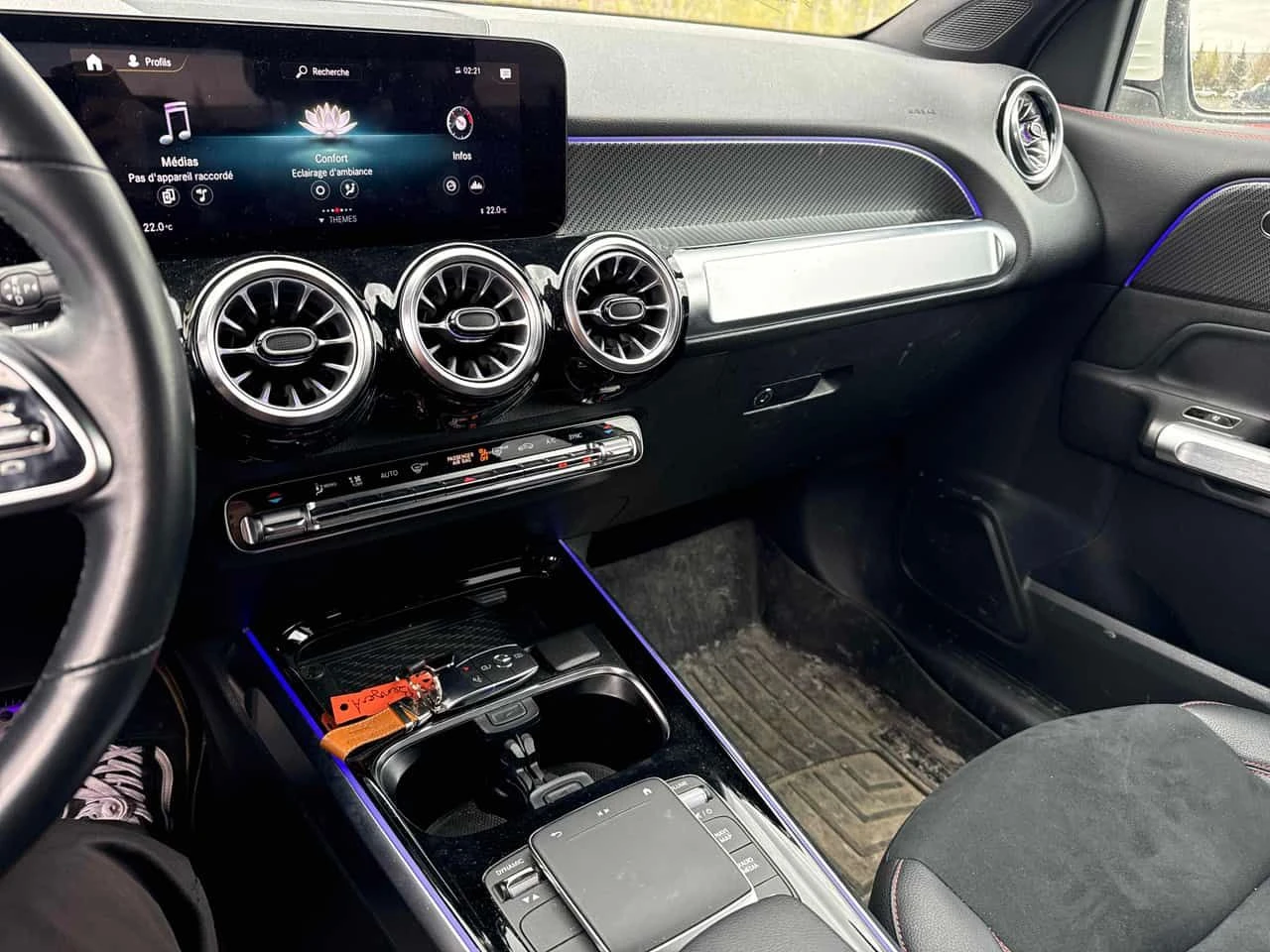 Mercedes-Benz GLB 250 4MATIC AMG-PACK* DISTRONIC* AMBIENTNO* , снимка 9 - Автомобили и джипове - 54479605