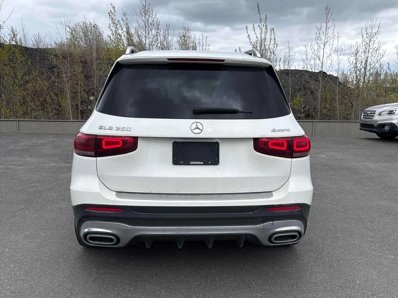 Mercedes-Benz GLB 250 4MATIC AMG-PACK* DISTRONIC* AMBIENTNO* , снимка 4 - Автомобили и джипове - 54479605