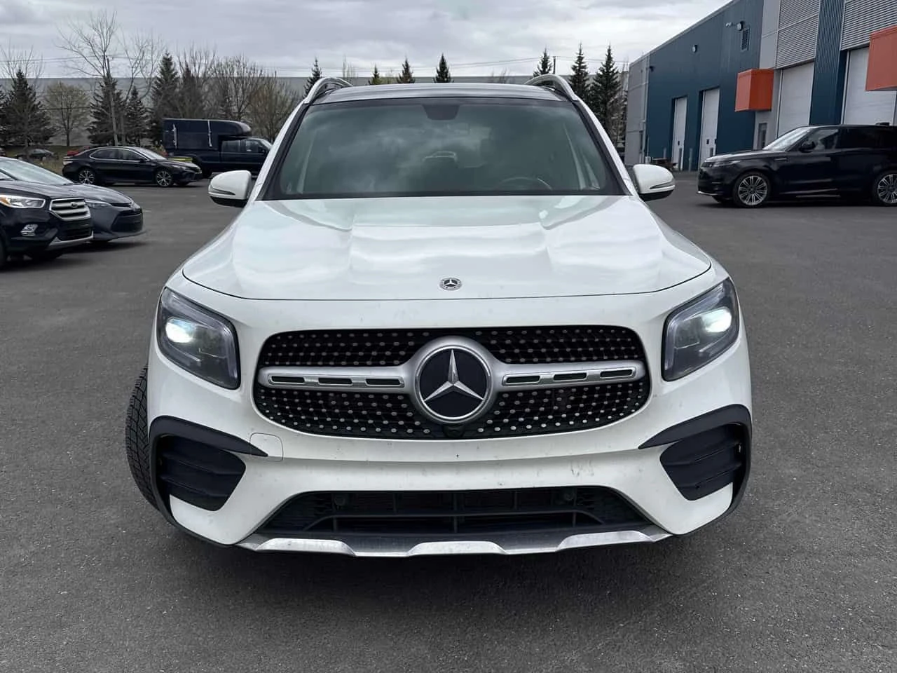 Mercedes-Benz GLB 250 4MATIC AMG-PACK* DISTRONIC* AMBIENTNO* , снимка 6 - Автомобили и джипове - 54479605