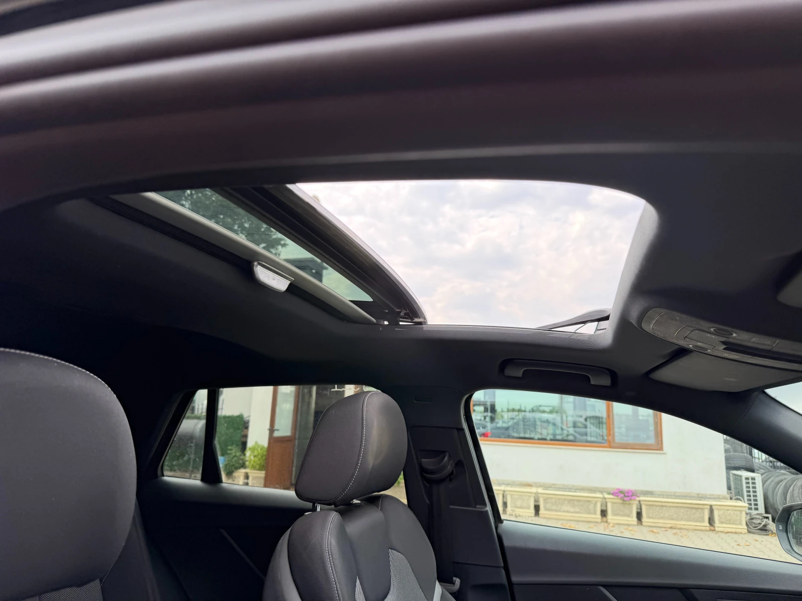 Audi Q2 2.0TDI QUATTRO AVTOMAT/NAVI/PANORAMA/KAMERA EURO 6, снимка 11 - Автомобили и джипове - 56166307