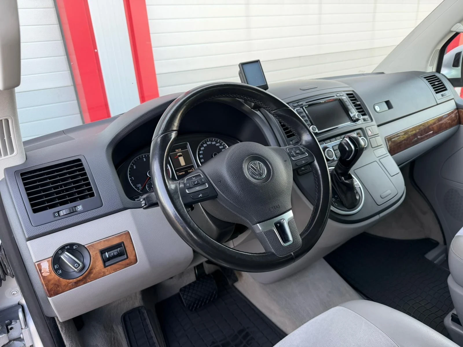 VW Multivan 2.0TDI AUTOMATIK DSG NAVI 7-������ EVRO 5A  | Mobile.bg � ����������� 12