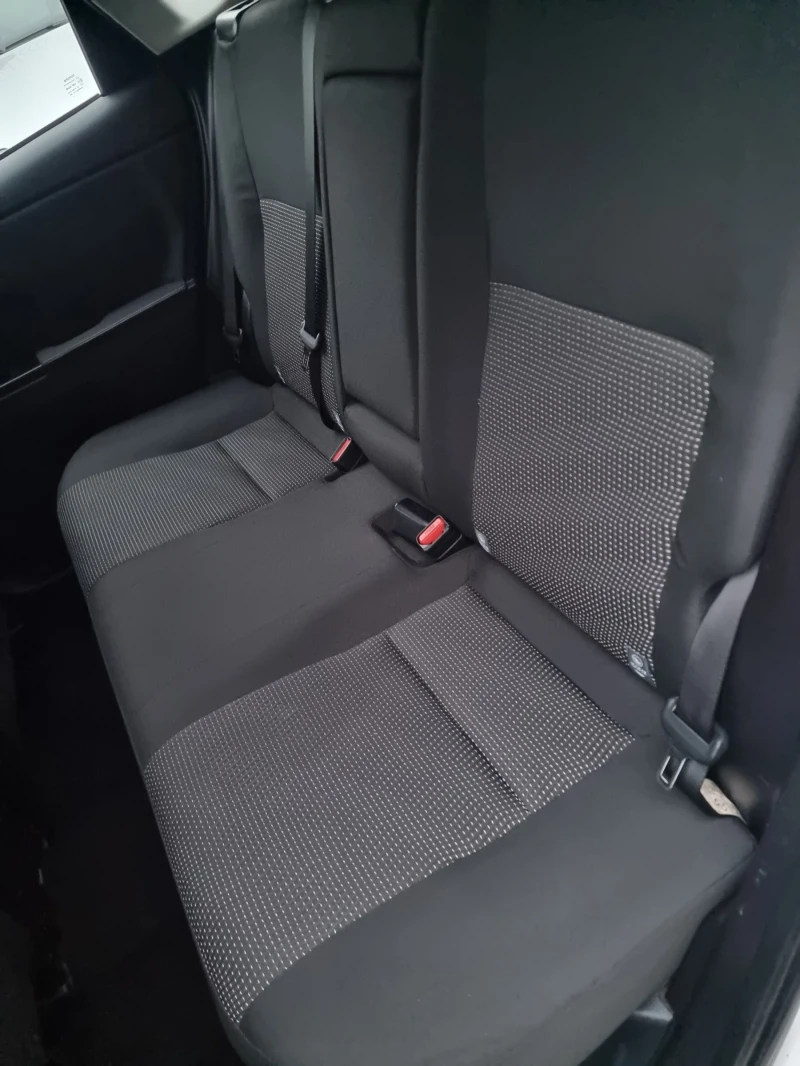 Toyota Auris 1, 8hibrid, снимка 12 - Автомобили и джипове - 52554932