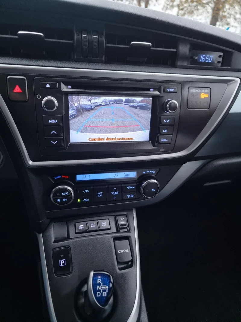 Toyota Auris 1, 8hibrid, снимка 15 - Автомобили и джипове - 52554932