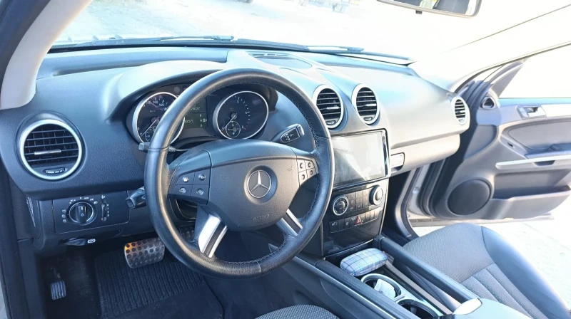 Mercedes-Benz ML 320, снимка 9 - Автомобили и джипове - 52792678