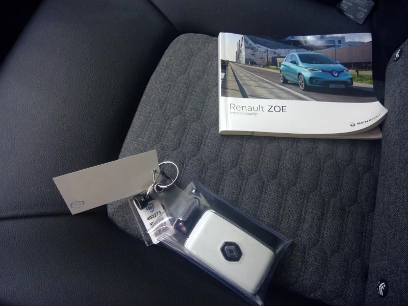 Renault Zoe R135 Intense CCS 52kw Термопомпа Зимен пакет, снимка 9 - Автомобили и джипове - 52842485