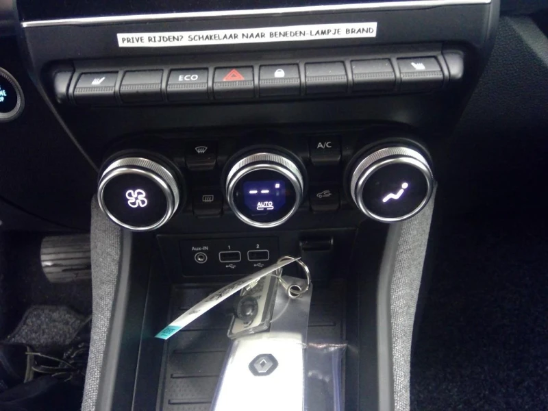 Renault Zoe R135 Intense CCS 52kw Термопомпа Зимен пакет, снимка 11 - Автомобили и джипове - 52842485