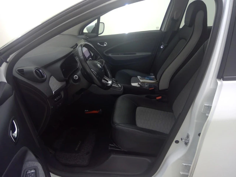 Renault Zoe R135 Intense CCS 52kw Термопомпа Зимен пакет, снимка 6 - Автомобили и джипове - 52842485