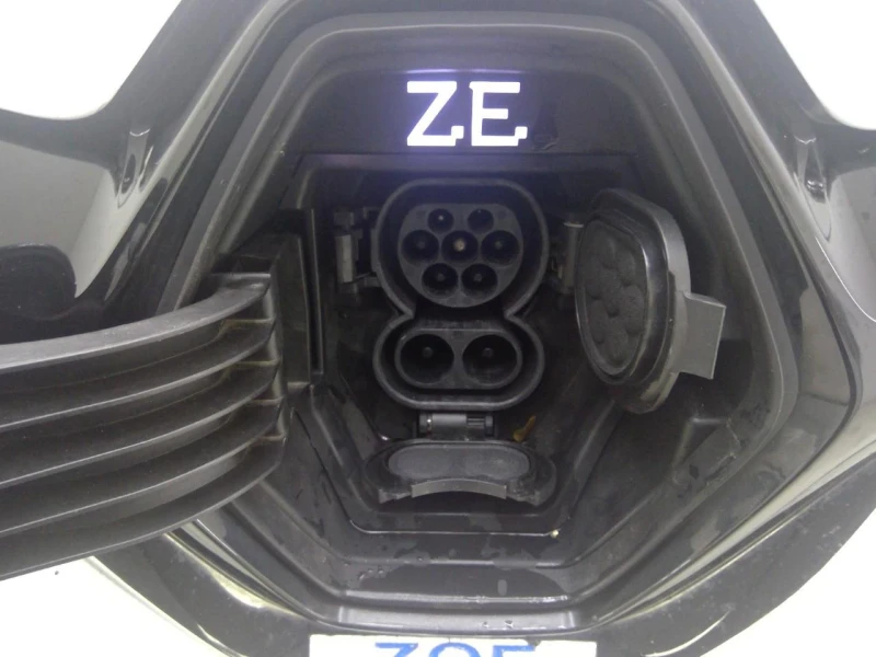 Renault Zoe R135 Intense CCS 52kw Термопомпа Зимен пакет, снимка 10 - Автомобили и джипове - 52842485