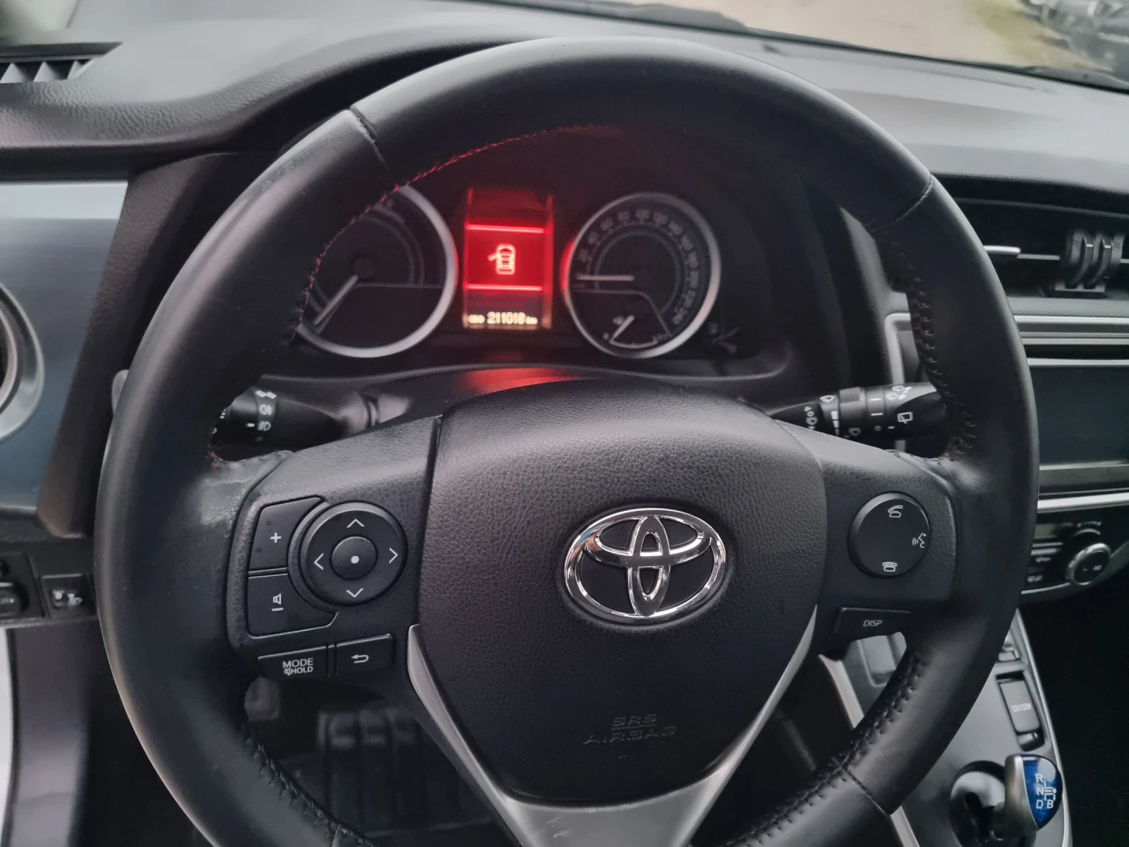 Toyota Auris 1, 8hibrid - изображение 10